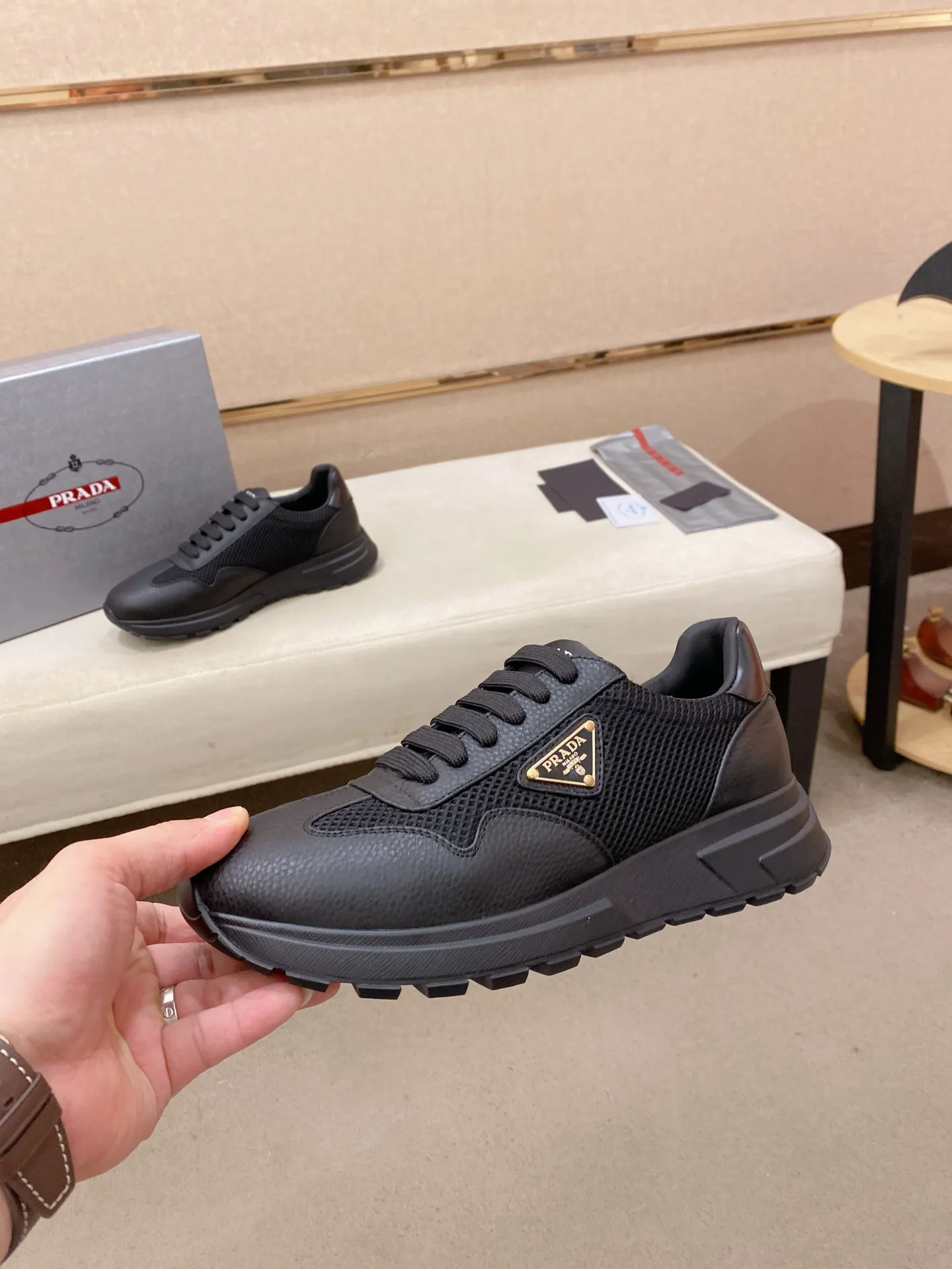 Men's shoes 💰 580💰 ✔️✔️✔️High version High-quality new PRADA (Prada) counters are launched simultaneously, new men's shoes, 😘fabrics are selected from first-layer cowhide fabrics. Lining: Imported cowhide leather lining. 👍🏿High-end☄️Open-molded non-slip rubber outsole, exquisite lines, simple and elegant, comfortable and high-end for leisure travel. Code number: 38 to 45